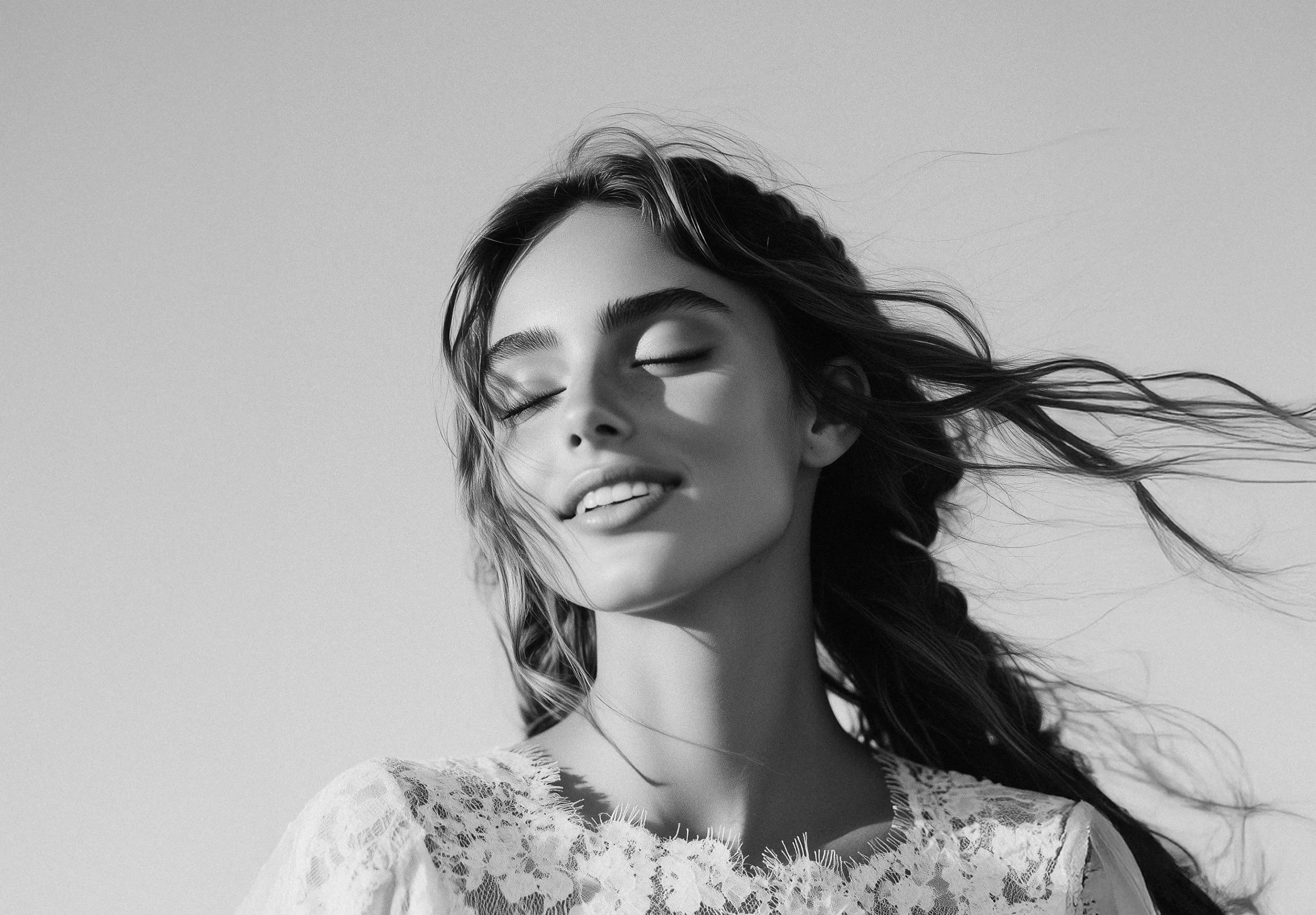 Cannes Image by notthoff La Biosthetique Friseur SW Traeumerische Braut im Licht 3 scaled